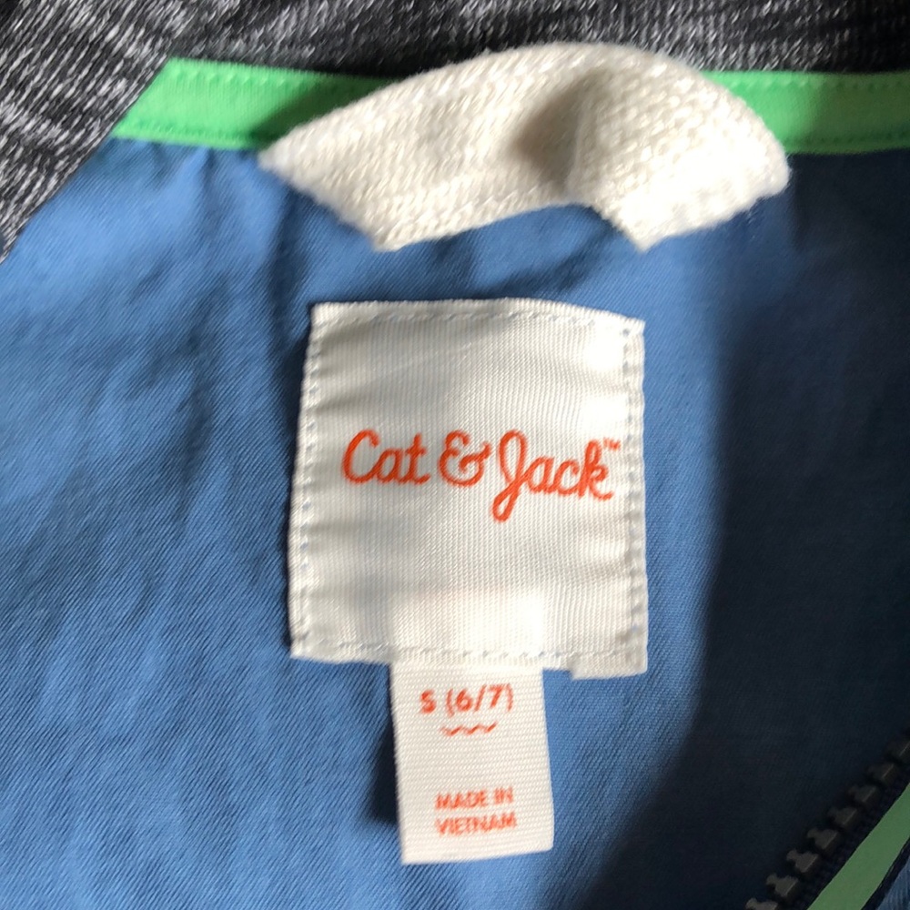 Cat & Jack pullover - Picture 3 of 3